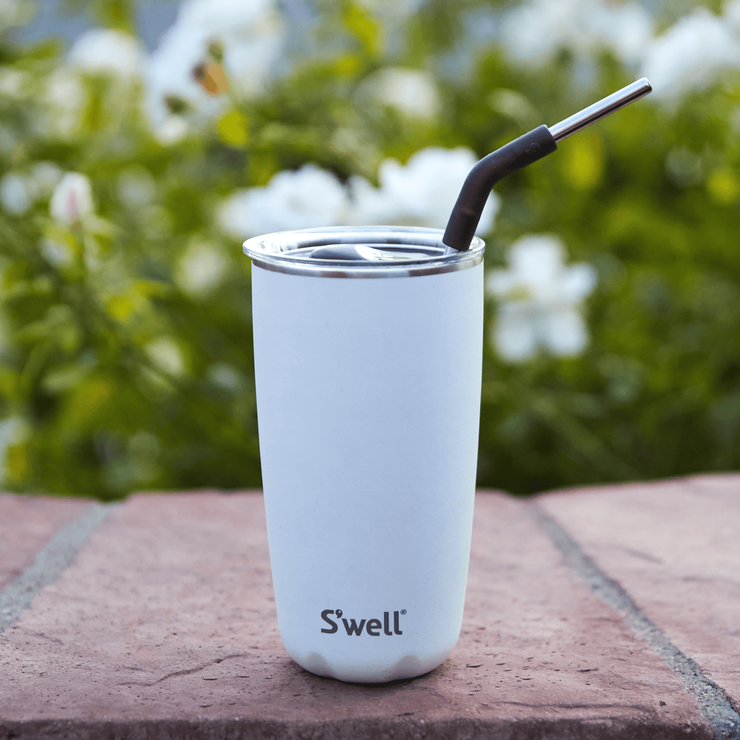 stainless-steel-straw-set-x0 Swell-Stainless-Steel-Straw-Set-Lifestyle-1.png