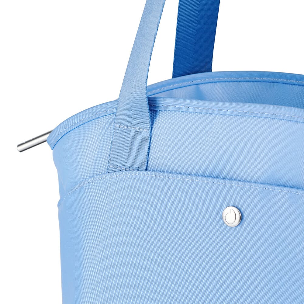 lunch-tote-c7 5341821_02-Swell-Lunch-Tote-Bag-Chambray-Blue-Pocket-Detail_3bd7.jpg