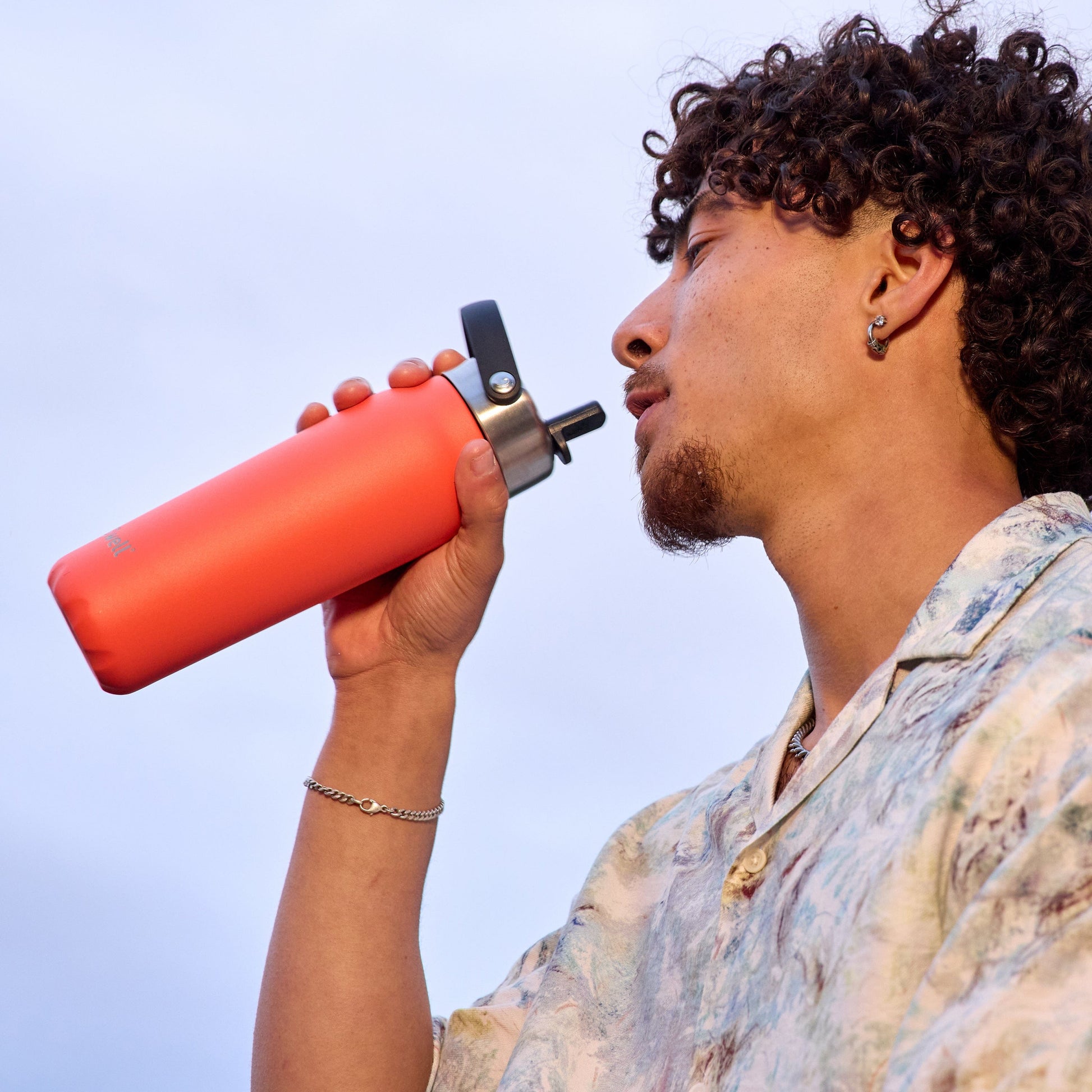 explorer-with-flip-straw-lid-24oz-m6 Swell-Radiant-Coral-Explorer.jpg