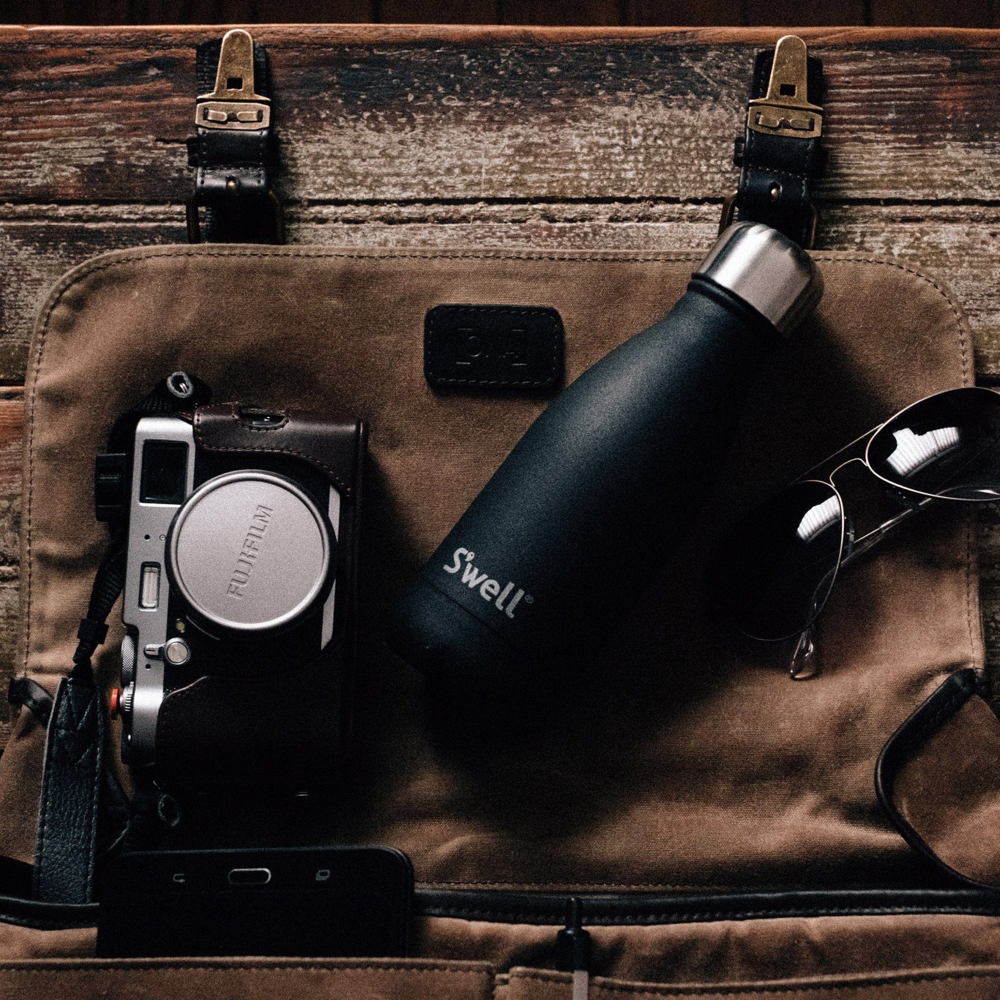 original-bottle-9oz-a0 Swell-Water-Bottle-9oz-Black-Onyx-LifeStyle.jpg