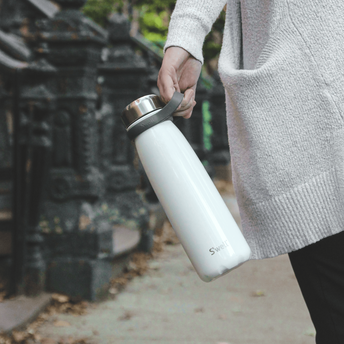 traveler-40oz-a5 Swell-Water-Bottle-Traveler-40oz-White-Angel-Food-Lifestyle-1.png