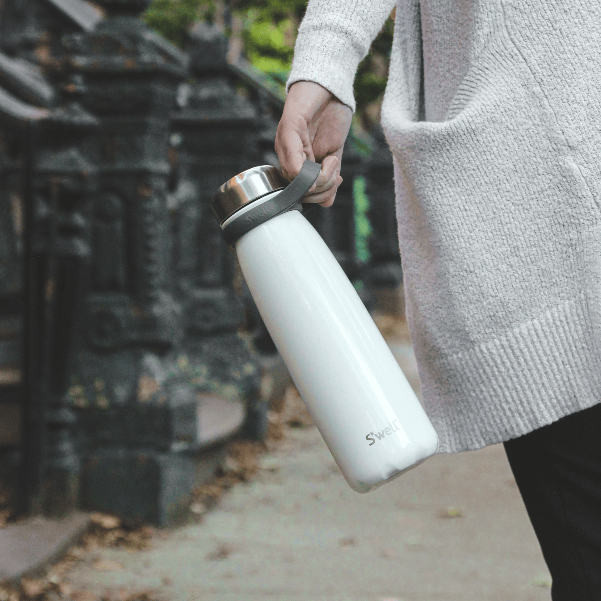 traveler-40oz-a5 Swell-Water-Bottle-Traveler-40oz-White-Angel-Food-Lifestyle-1.png