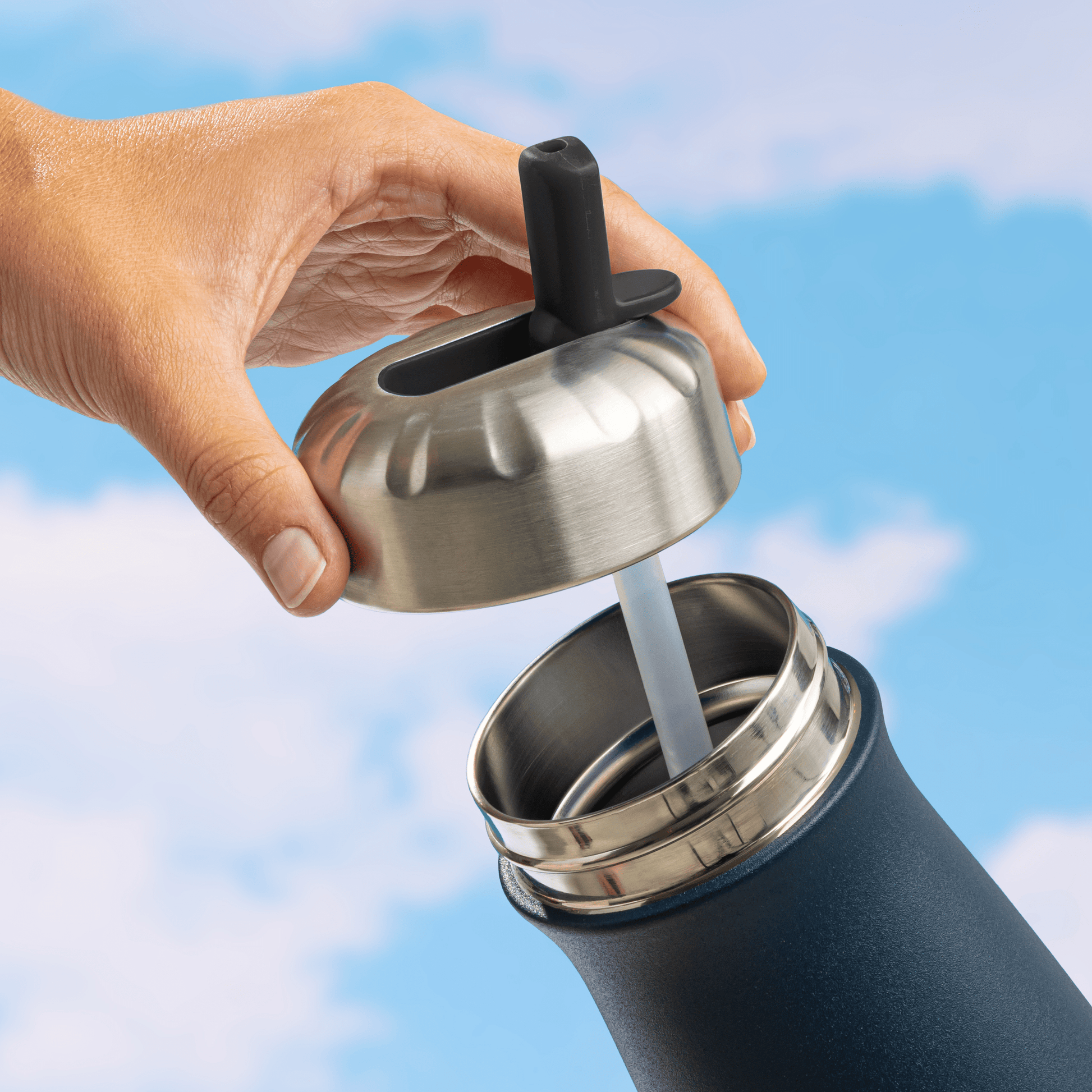 traveler-flip-straw-lid-g1 Swell_Flip_Straw_Cap_Traveler-Straw-Down-Bottle-1.png
